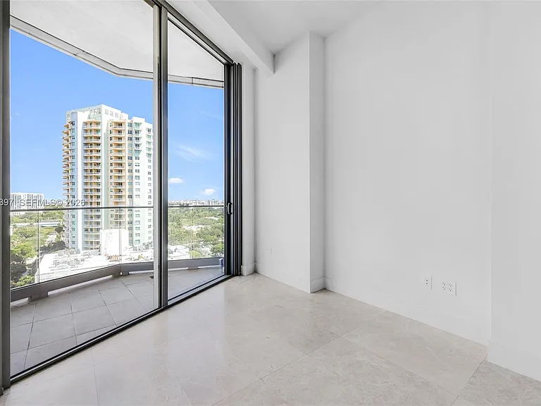 175 SE 25th Rd #1203 — Photo 37
