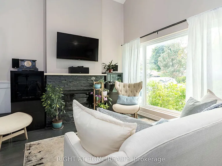 60 Brookridge Dr — Photo 3