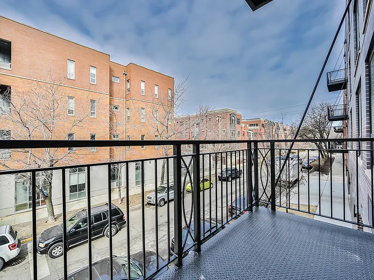 2353 W Wabansia Ave #Penthouse 405 — Photo 10