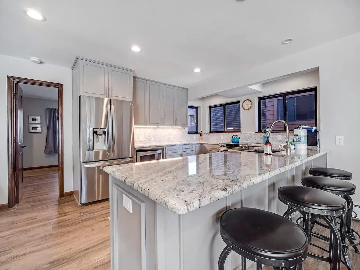 4 bed, 4.0 bath, $6,068 — Photo 2