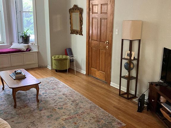3rd image of 2129 W Schiller St #1
