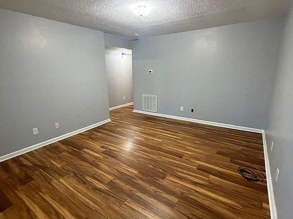 3rd image of 411 E Moore St