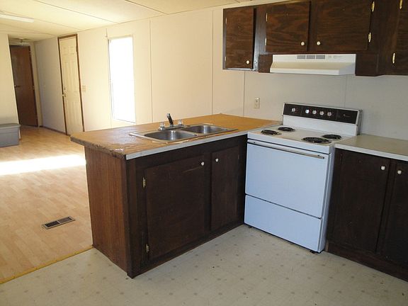 2nd image of 204 Valley Dr