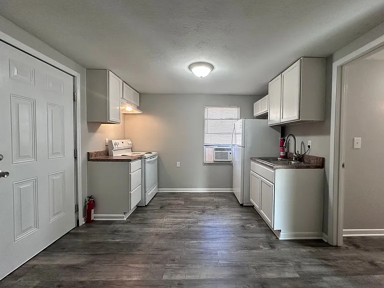204 Courtyard Cir — Photo 81