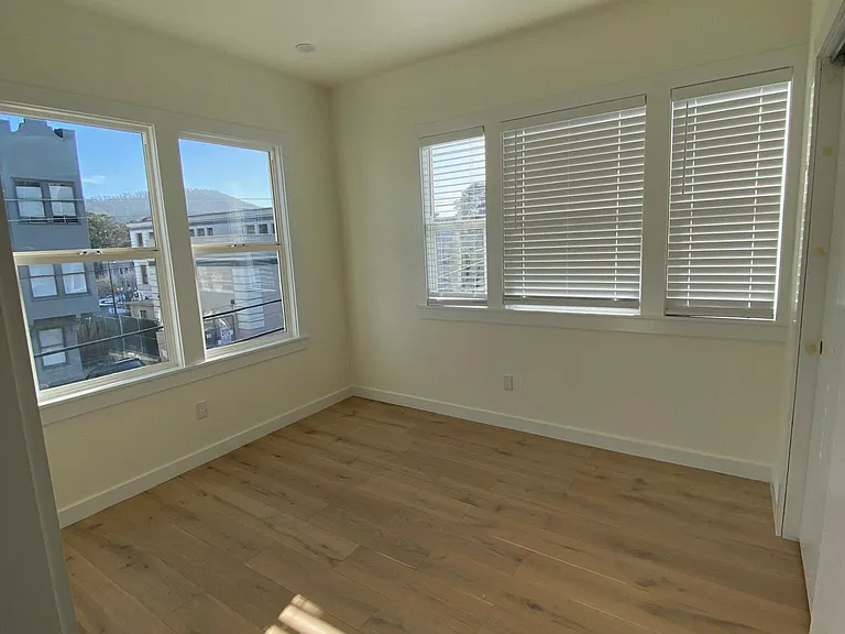 2000 Grove St #4 — Photo 9