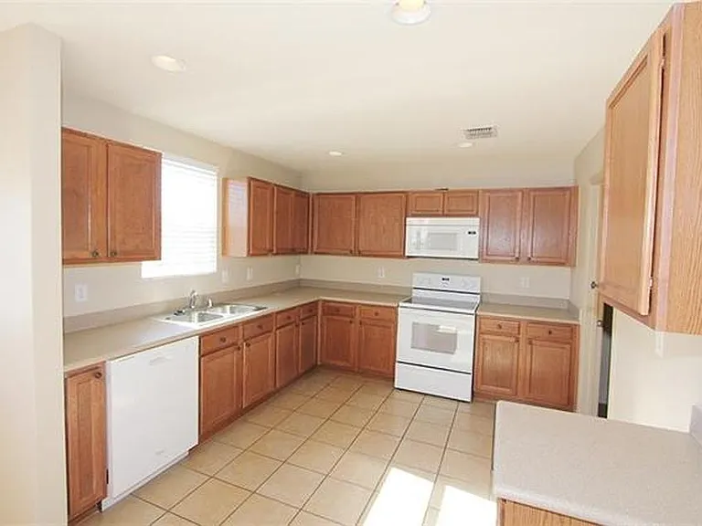 1812 Diamond Lake Trl — Photo 9