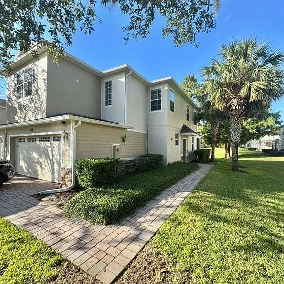 1122 Priory Cir — Photo 3