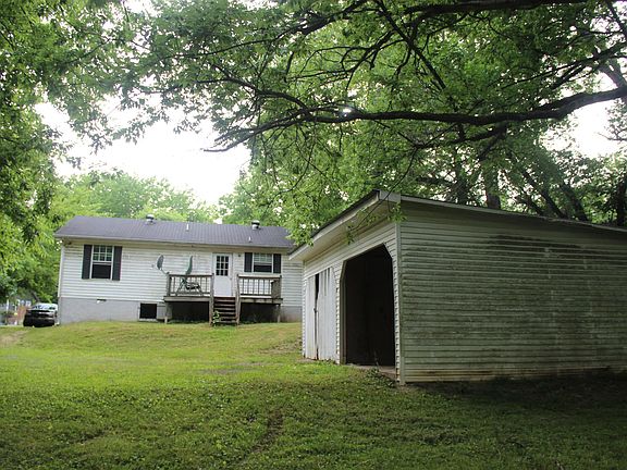 2nd image of 204 Cedar St