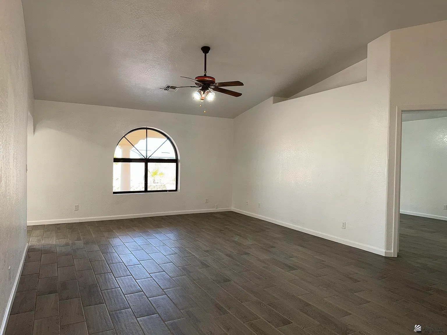 3 bed, 2.5 bath, 1728 sqft, $1,850 — Photo 3