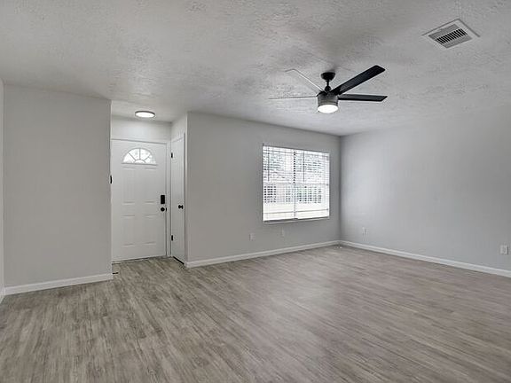 3rd image of 12621 Veterans Memorial Dr #B
