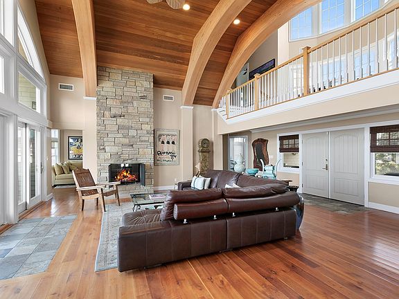 5th image of 14 Cove Ln