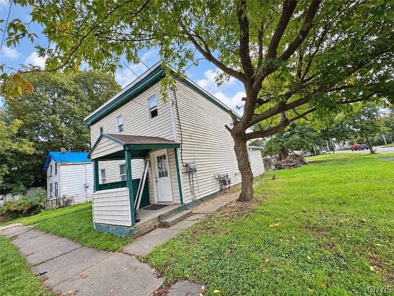 2nd image of 907 Warren St