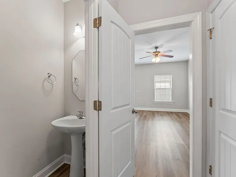 338 Rowlette Cir — Photo 10