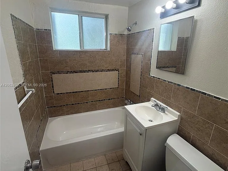 542 NW 8th St #9 — Photo 4