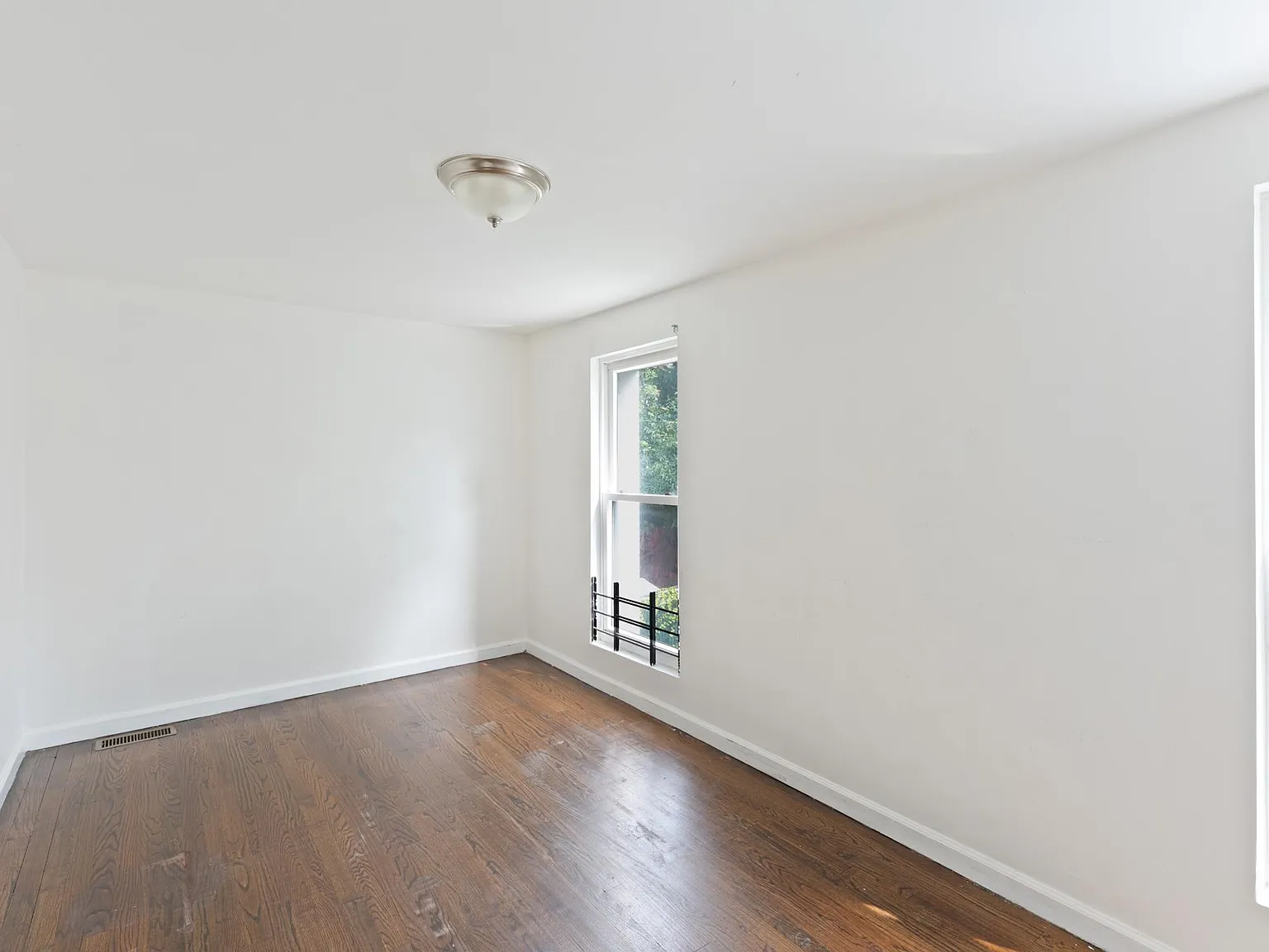 3 bed, 1.5 bath, 1100 sqft, $3,000 — Photo 4