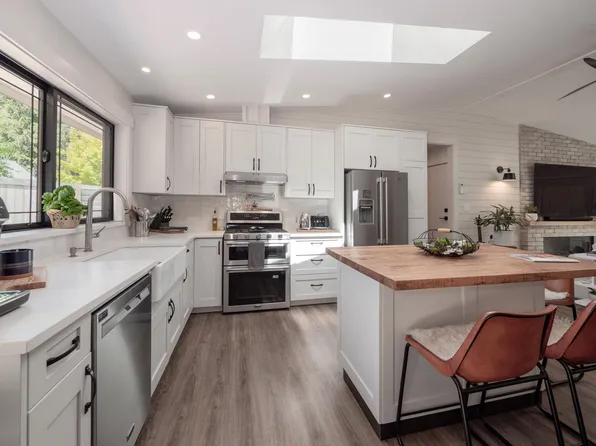 655 Dougall Rd, Gibsons, BC V0N 1V8