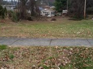 212 Myrtle Ave E, Johnson City, TN 37601