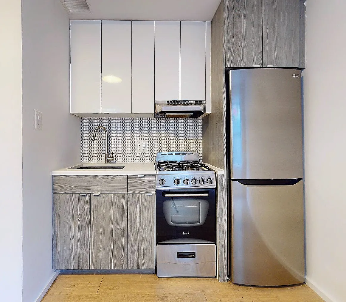 471 Central Park West — Photo 2