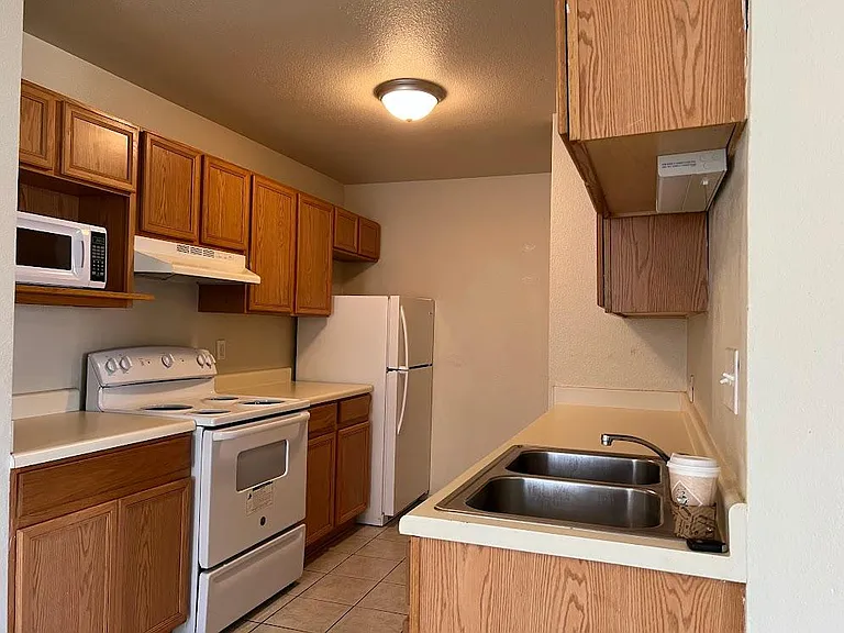 1210 Chaparral St #13B — Photo 11