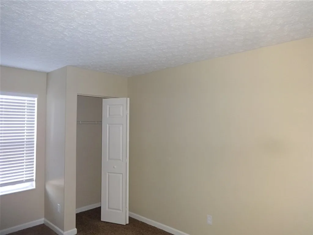 3 bed, 2.5 bath, 1680 sqft, $2,370 — Photo 3