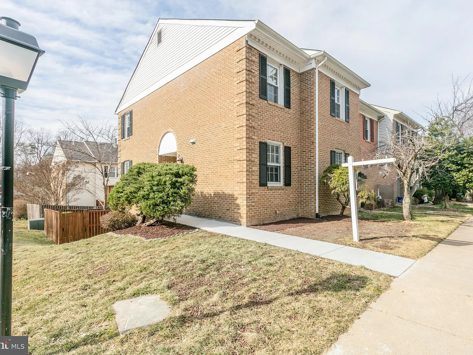 3 bed, 4.0 bath, 2014 sqft, $3,300 — Photo 1