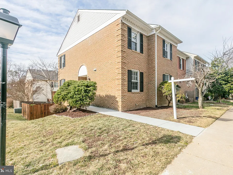 6072 Crown Royal Cir