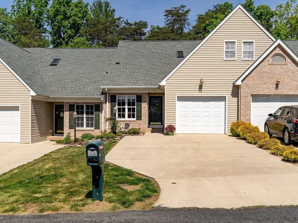 43 Hickory Nut Ln, Staunton, VA 24401