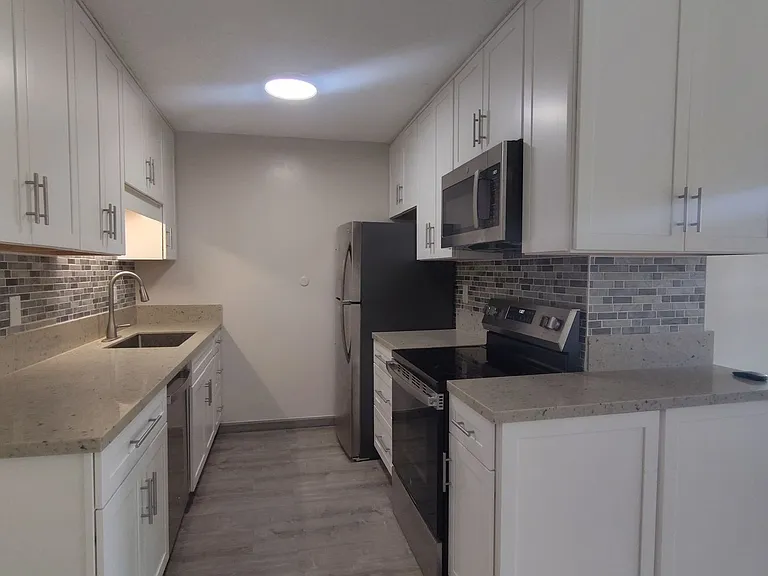 Herschel Apartments — Photo 2