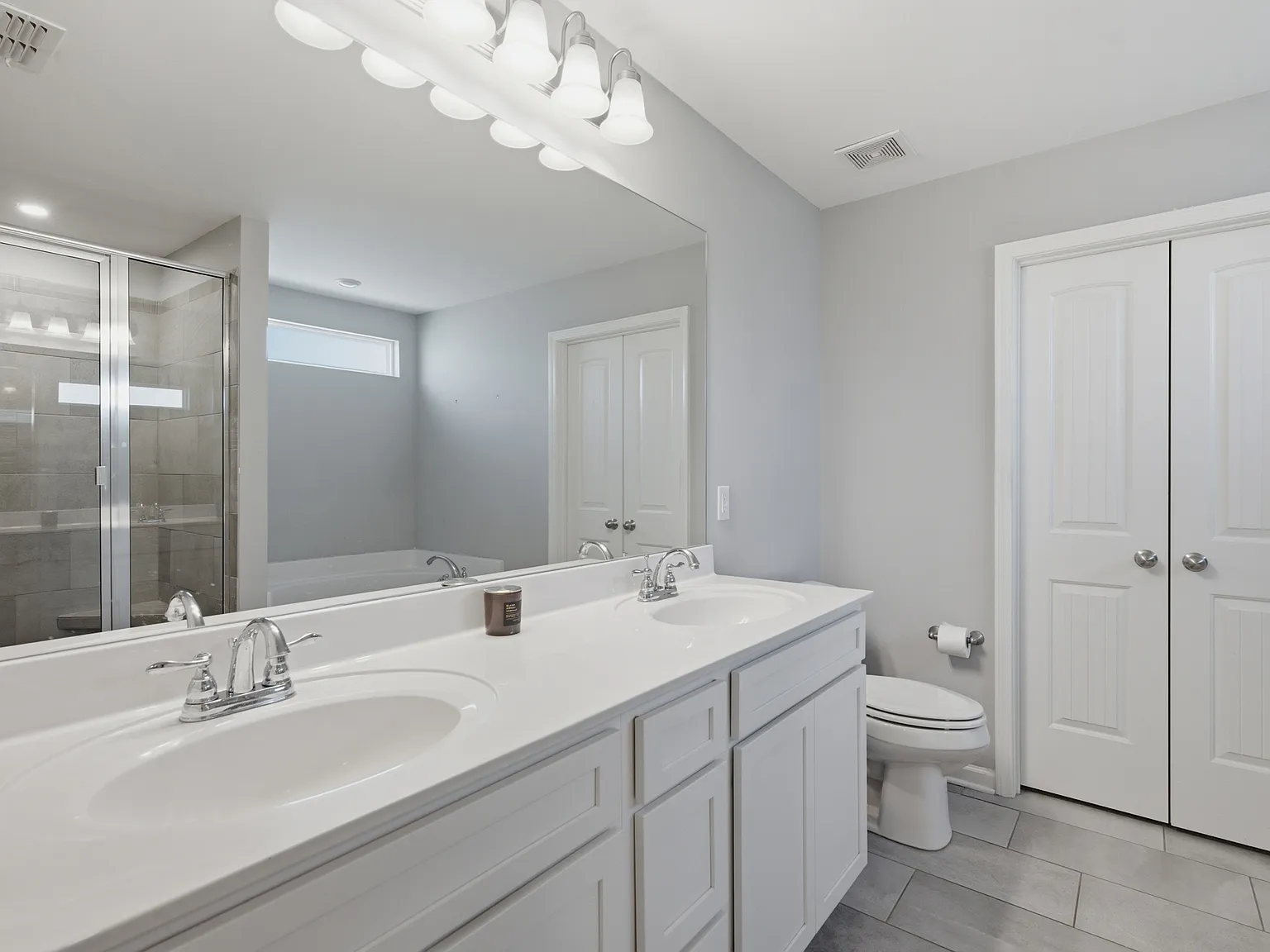 5 bed, 2.5 bath, 2680 sqft, $2,900 — Photo 2