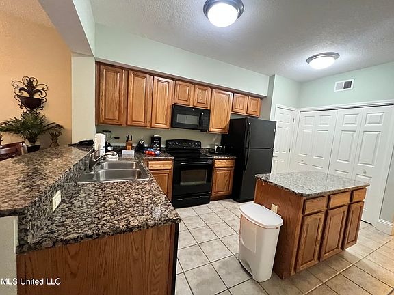 5th image of 2228 Beach Dr APT 1208