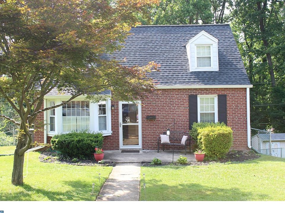 1st image of 28 Surrey Dr