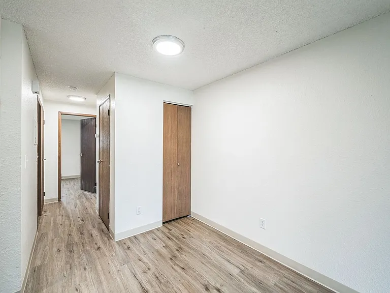 The 1800 Place Apartments — Photo 13