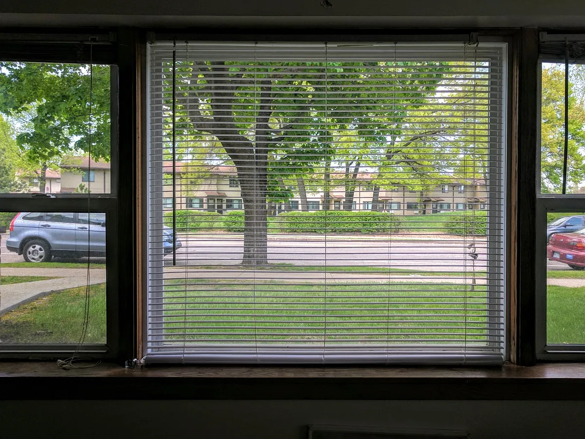 Unit Photo - 2076 Como Ave #6