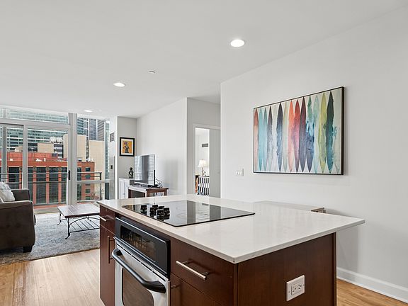 4th image of 737 W Washington Blvd APT 704