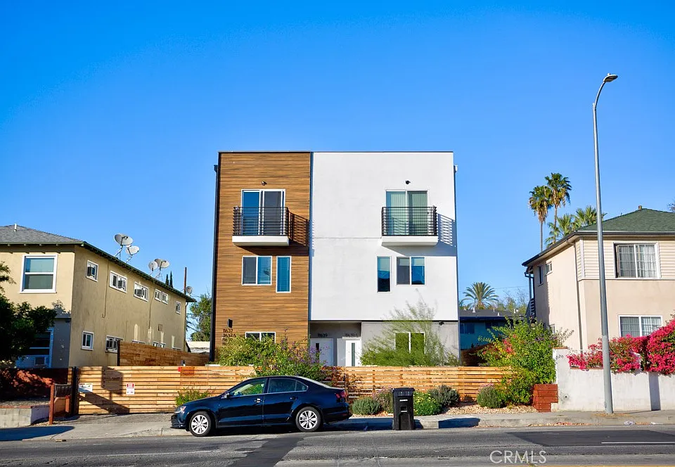 11639 Burbank Blvd #1/2