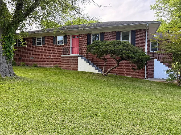 920 Eisenhower Dr — Photo 1