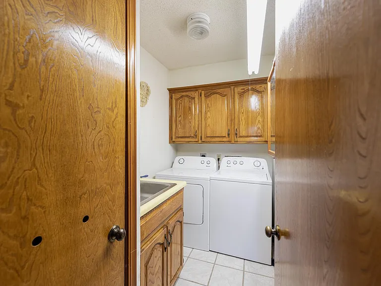 2442 N Jordan Ave — Photo 20