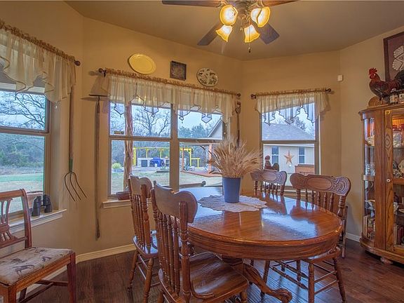 4th image of 1379 Rock Creek Dr