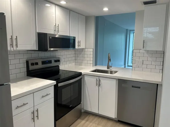 106 Royal Park Drive #4F, Oakland Park, FL 33309