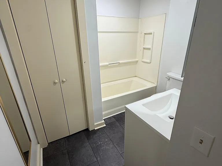 121 Choate St #3 — Photo 6