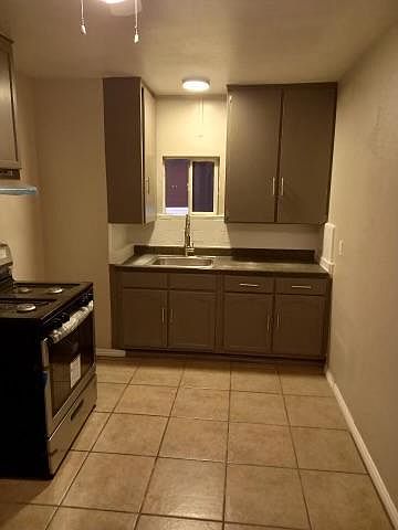 1st image of 465 Pine Dr #5