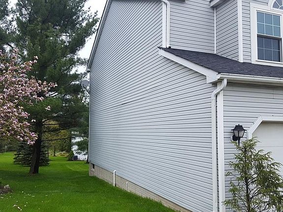 3rd image of 210 Woodbridge Ln
