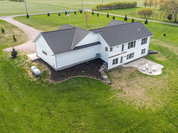 3rd image of 21576 Meadowbrook Ave N