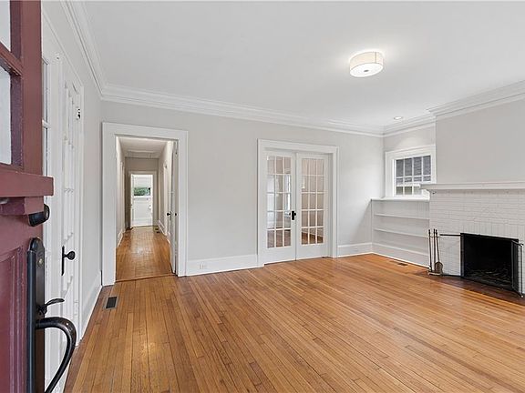 5th image of 256 Mathews Ave NE