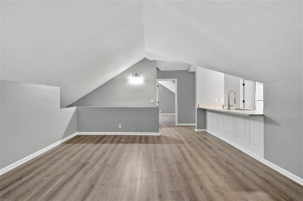 2 bed, 1.0 bath, 850 sqft, $1,395 — Photo 2