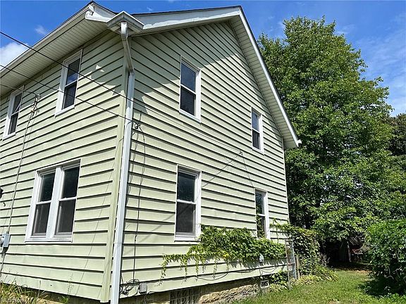 2nd image of 1889 Tonawanda Ave