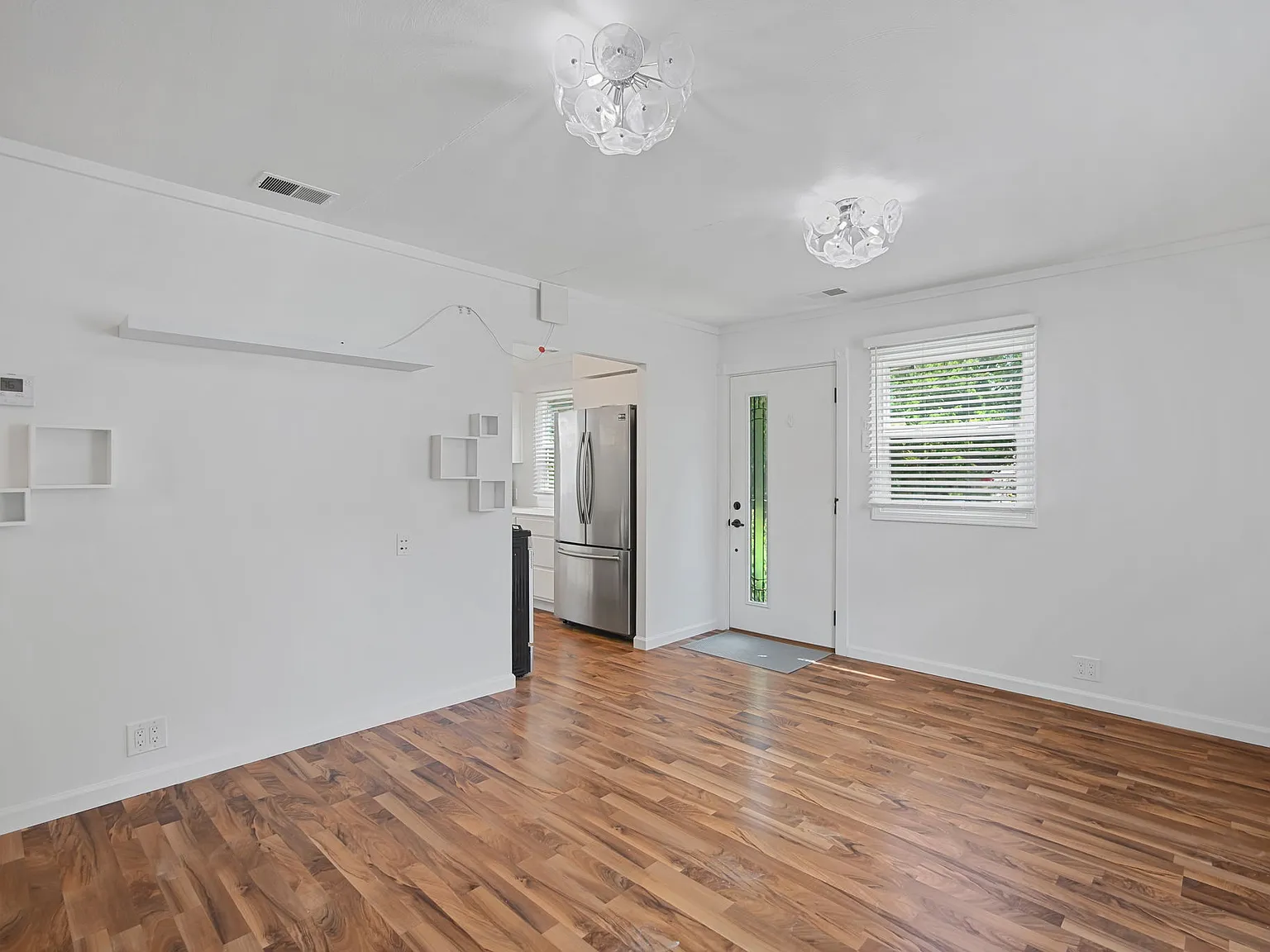2 bed, 845 sqft, $1,525 — Photo 2