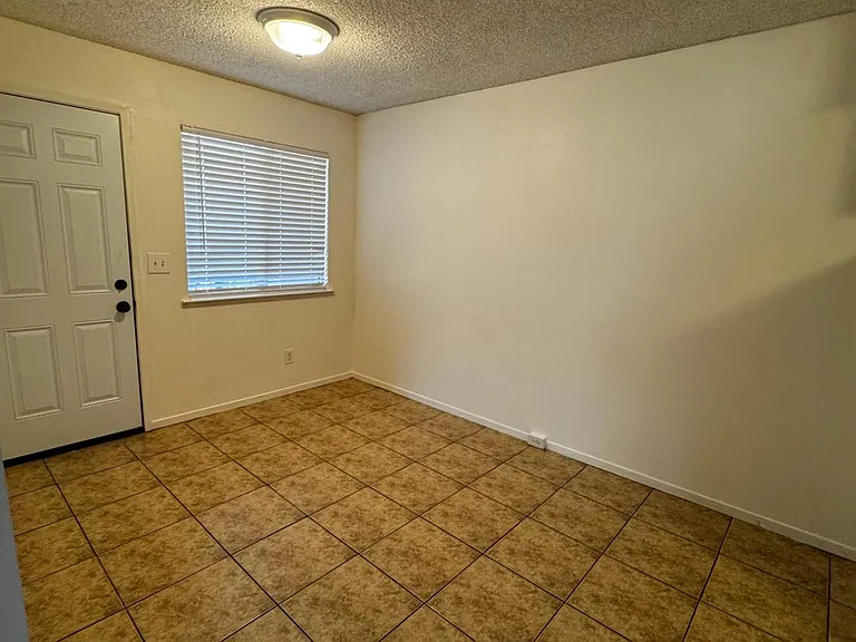 4313 N Emerson Ave #103 — Photo 5
