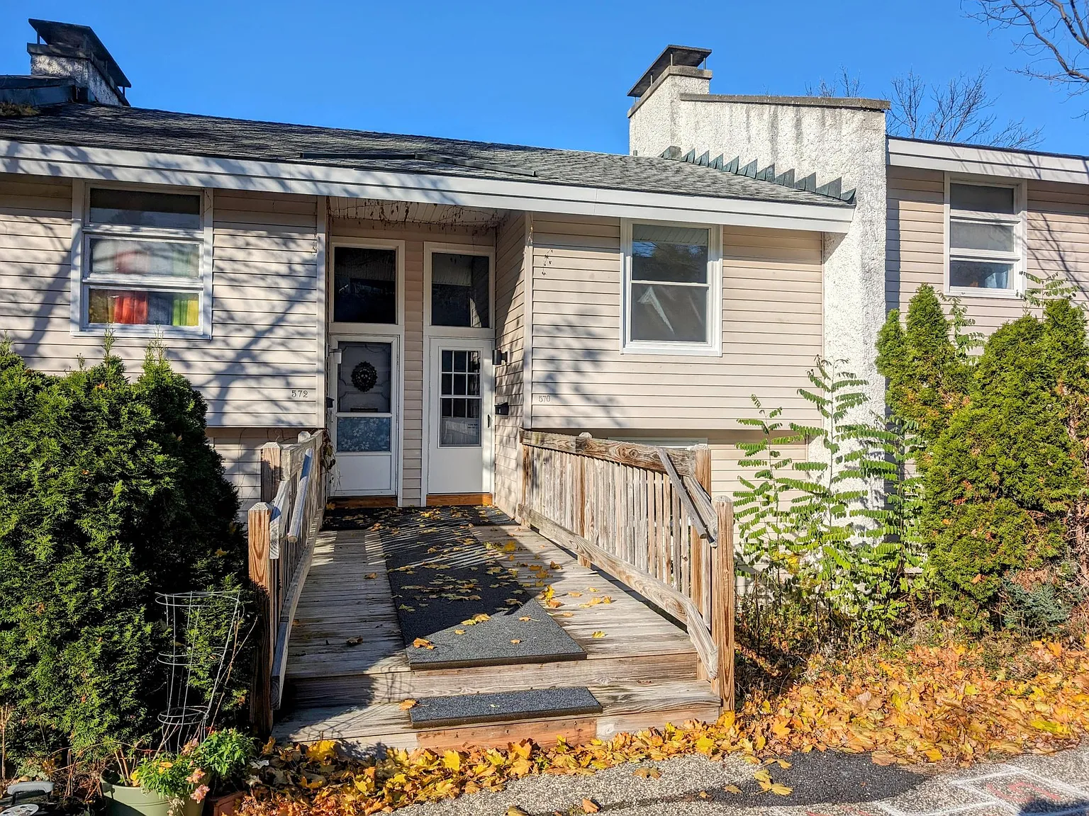 2 bed, 872 sqft, $2,200 — Photo 1