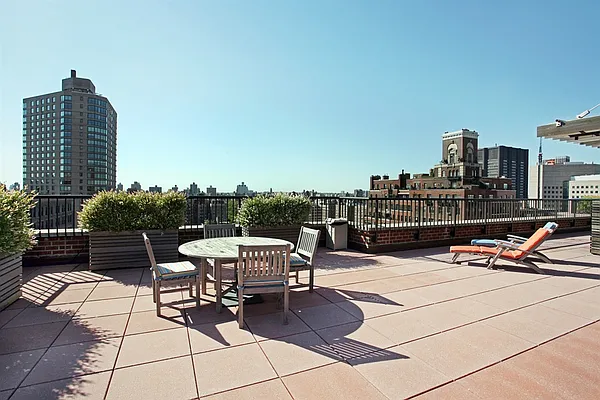 Sold by Corcoran | media 21